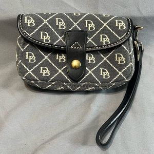 EUC Dooney and Bourke wristlet